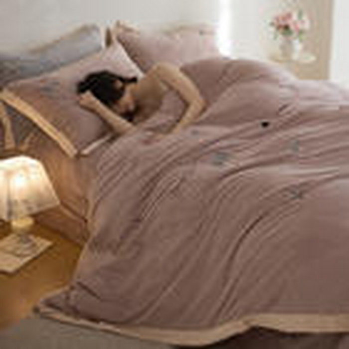 卡初家居（原微来） 2025新款秋冬全消光A类母婴标准亲肤牛奶绒绣花四件套 暖居-粉豆沙