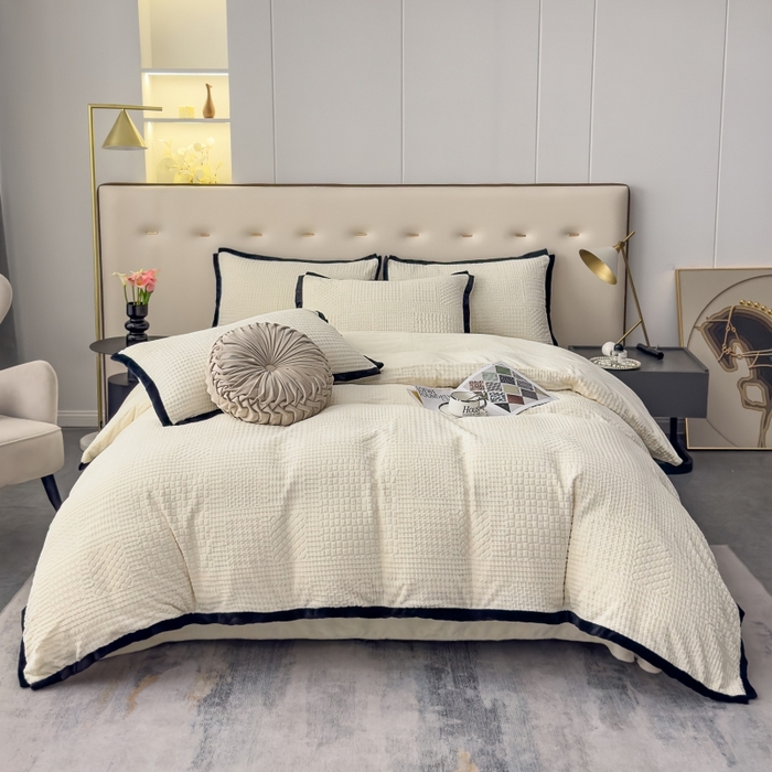 91家纺网 家纺一手货源 找家纺 （总）好阁家纺 2025新款极简小香风雕花牛奶绒黑边四件套-风格一