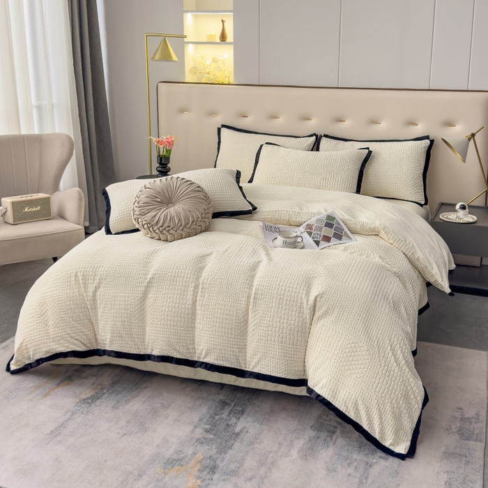 91家纺网 家纺一手货源 找家纺 好阁家纺 2025新款极简小香风雕花牛奶绒黑边四件套-风格一 千鸟格