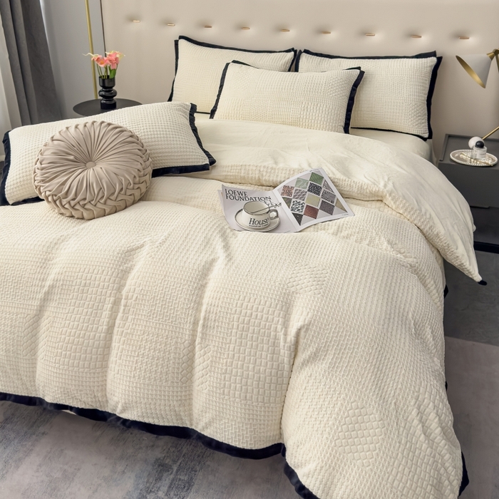 91家纺网 家纺一手货源 找家纺 好阁家纺 2025新款极简小香风雕花牛奶绒黑边四件套-风格一 千鸟格