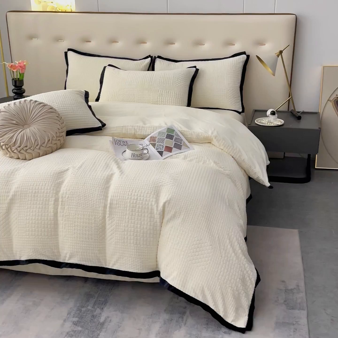 91家纺网 家纺一手货源 找家纺 好阁家纺 2025新款极简小香风雕花牛奶绒黑边四件套-风格一 千鸟格