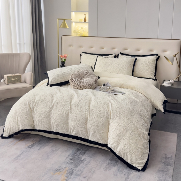 91家纺网 家纺一手货源 找家纺 好阁家纺 2025新款极简小香风雕花牛奶绒黑边四件套-风格一 山茶花