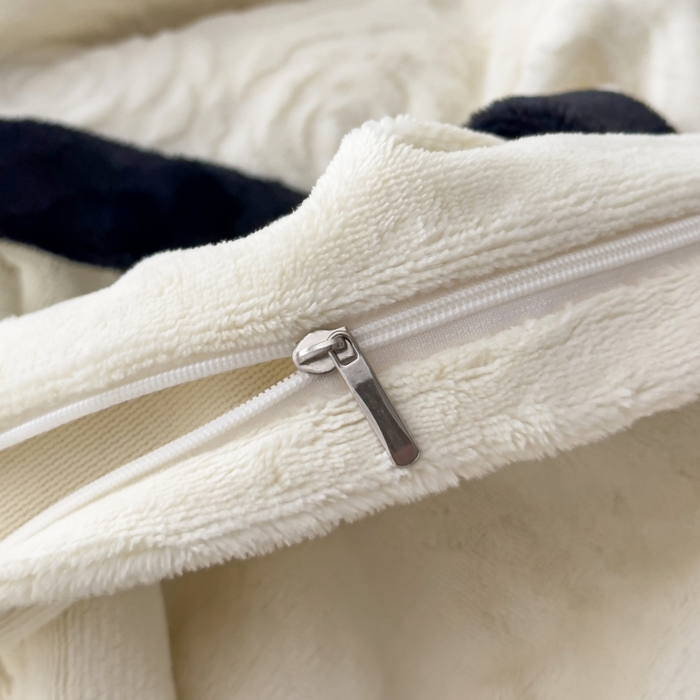 91家纺网 家纺一手货源 找家纺 好阁家纺 2025新款极简小香风雕花牛奶绒黑边四件套-风格一 山茶花