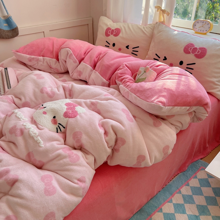 91家纺网 家纺一手货源 找家纺 桃喜 2025新款牛奶绒猫咪毛巾绣系列四件套-系列一 超甜小猫