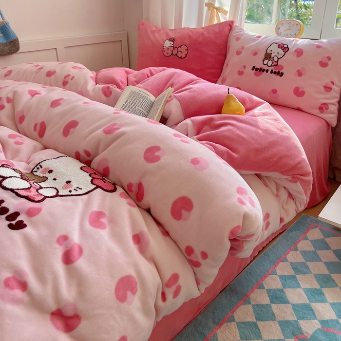 91家纺网 家纺一手货源 找家纺 桃喜 2025新款牛奶绒猫咪毛巾绣系列四件套-系列一 豹纹猫咪粉