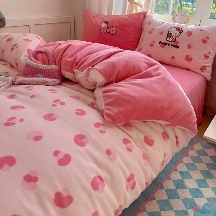 91家纺网 家纺一手货源 找家纺 桃喜 2025新款牛奶绒猫咪毛巾绣系列四件套-系列一 豹纹猫咪粉