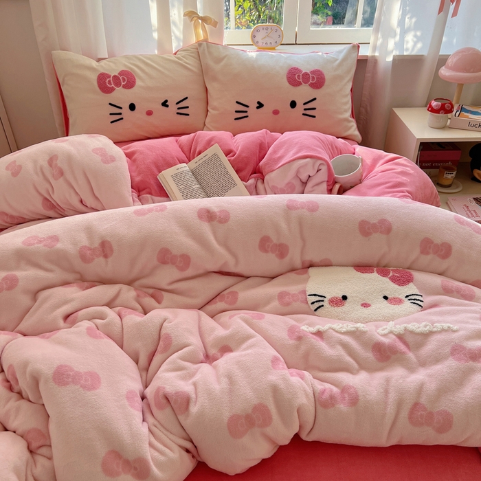 91家纺网 家纺一手货源 找家纺 桃喜 2025新款牛奶绒猫咪毛巾绣系列四件套-系列一 超甜小猫