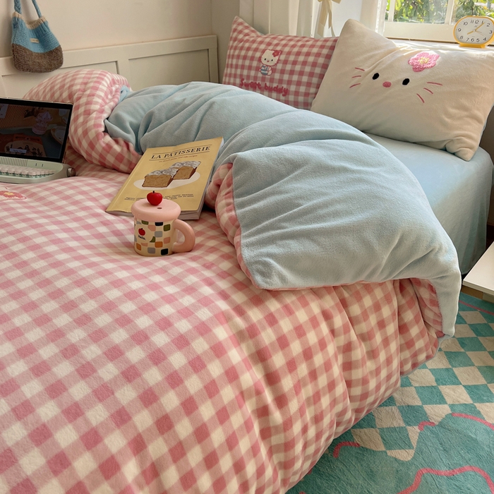 91家纺网 家纺一手货源 找家纺 桃喜 2025新款牛奶绒猫咪毛巾绣系列四件套-系列一 甜品猫咪