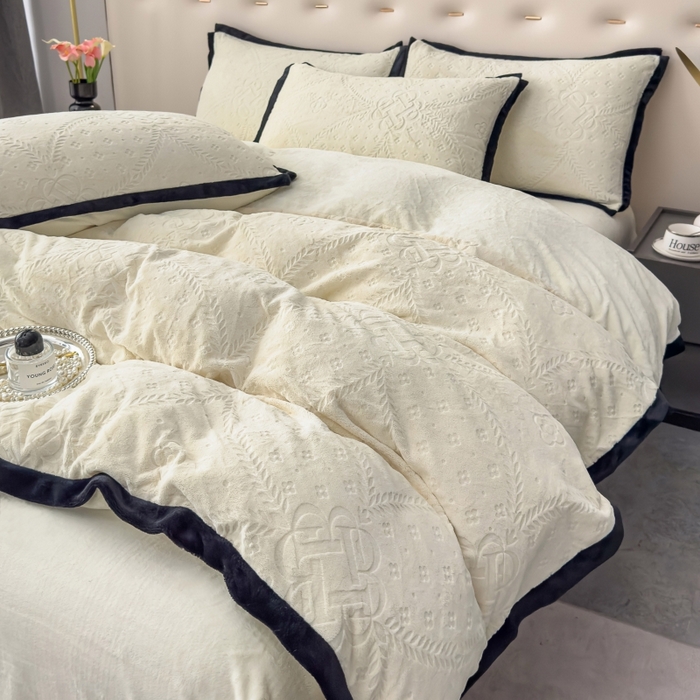 好阁家纺 2025新款极简小香风雕花牛奶绒黑边四件套-风格一 维多利亚