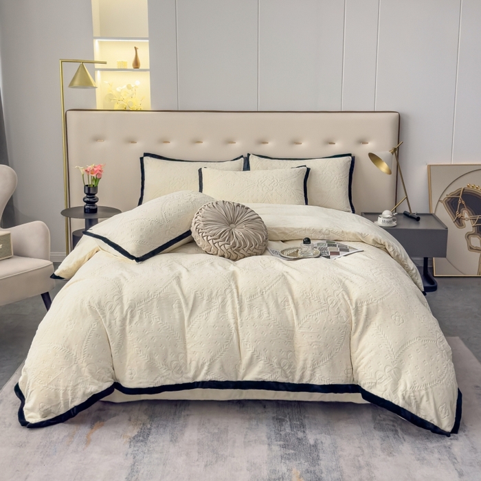 91家纺网 家纺一手货源 找家纺 好阁家纺 2025新款极简小香风雕花牛奶绒黑边四件套-风格一 维多利亚