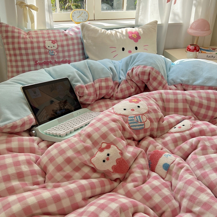 91家纺网 家纺一手货源 找家纺 桃喜 2025新款牛奶绒猫咪毛巾绣系列四件套-系列一 甜品猫咪