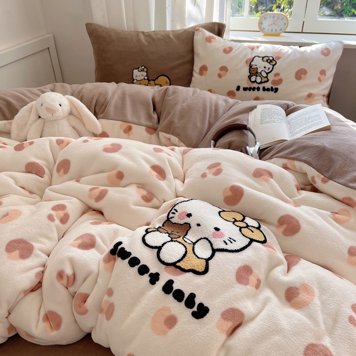 91家纺网 家纺一手货源 找家纺 桃喜 2025新款牛奶绒猫咪毛巾绣系列四件套-系列一 豹纹猫咪咖