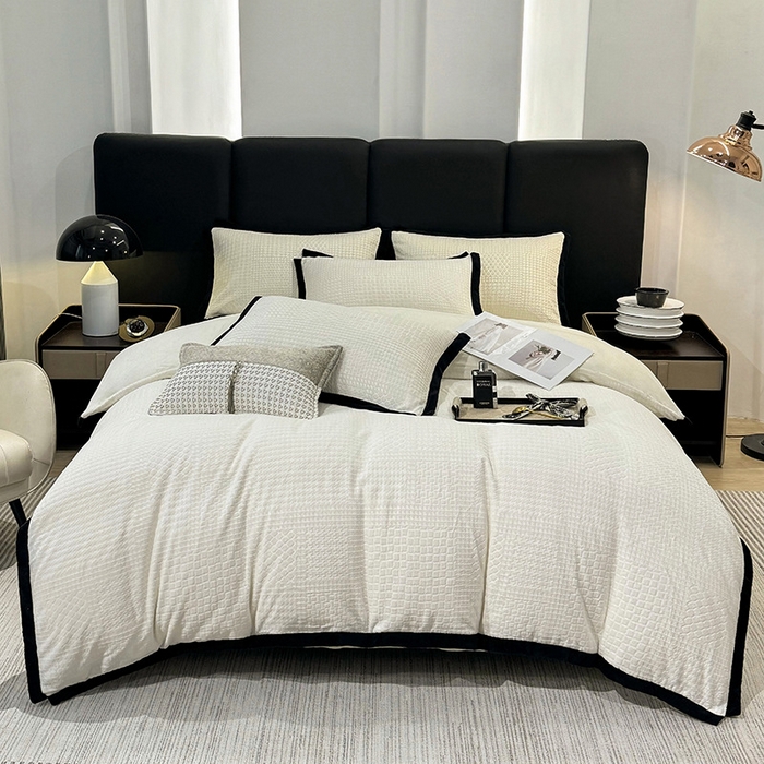 91家纺网 家纺一手货源 找家纺 好阁家纺 2025新款极简小香风雕花牛奶绒黑边四件套-风格二 千鸟格