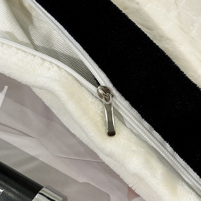 91家纺网 家纺一手货源 找家纺 好阁家纺 2025新款极简小香风雕花牛奶绒黑边四件套-风格二 千鸟格