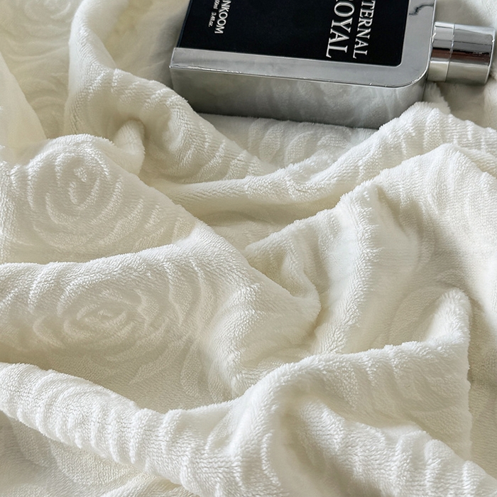 91家纺网 家纺一手货源 找家纺 好阁家纺 2025新款极简小香风雕花牛奶绒黑边四件套-风格二 山茶花