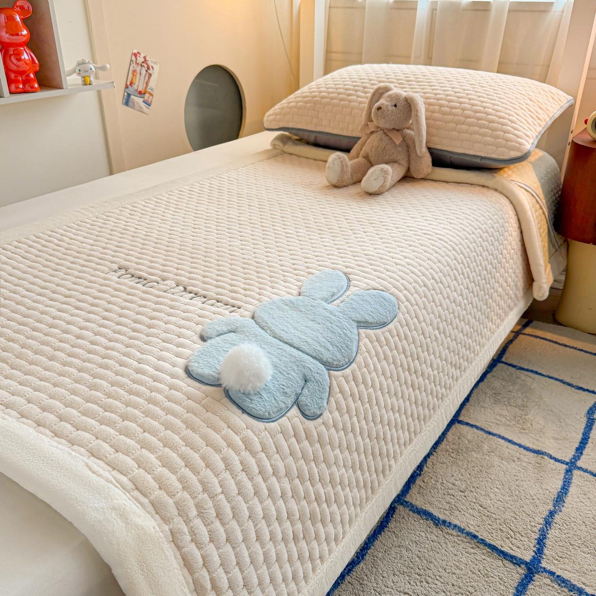 91家纺网 家纺一手货源 找家纺 （总）爱思凯家纺 2025新款新棉绒床褥-许愿兔（学生款）