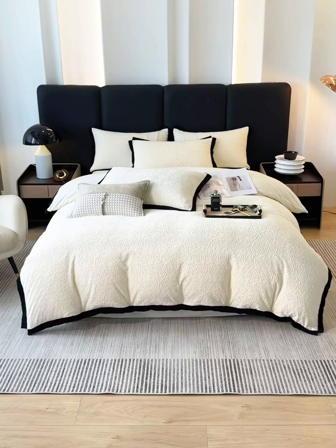 91家纺网 家纺一手货源 找家纺 好阁家纺 2025新款极简小香风雕花牛奶绒黑边四件套-风格二 山茶花