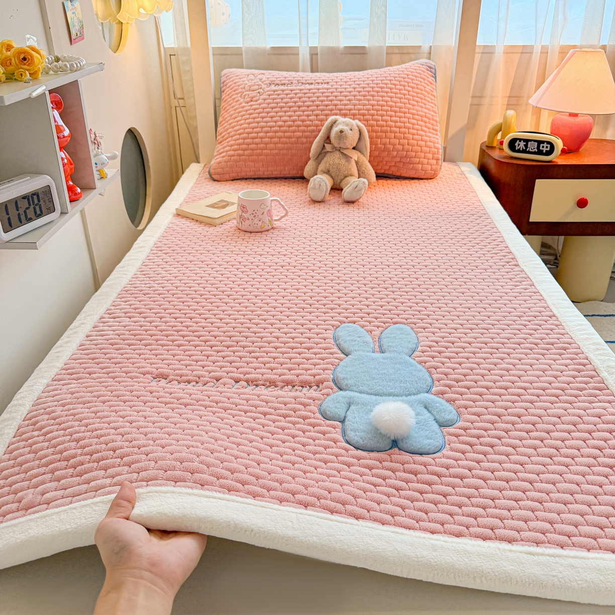 91家纺网 家纺一手货源 找家纺 （总）爱思凯家纺 2025新款新棉绒床褥-许愿兔（学生款）