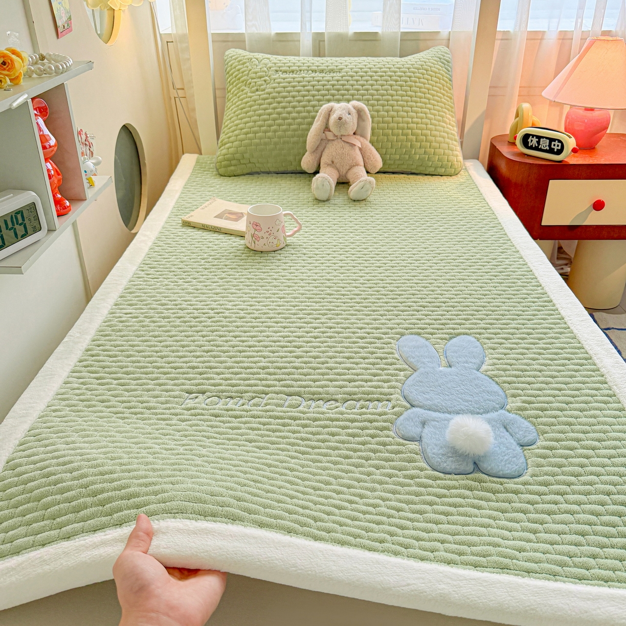 91家纺网 家纺一手货源 找家纺 （总）爱思凯家纺 2025新款新棉绒床褥-许愿兔（学生款）