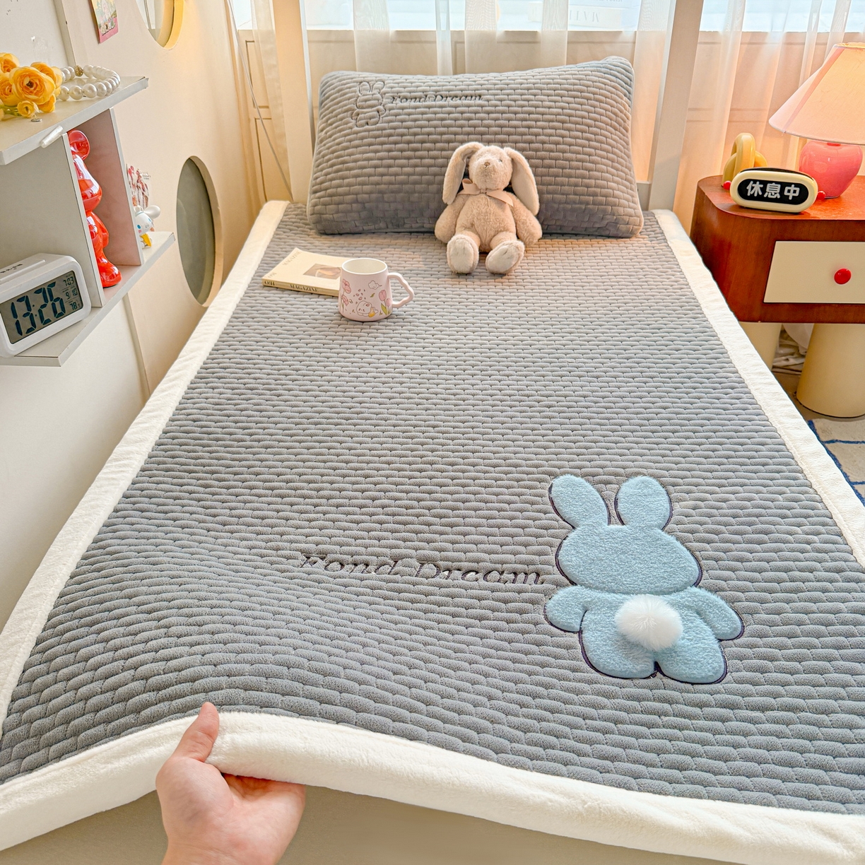 91家纺网 家纺一手货源 找家纺 （总）爱思凯家纺 2025新款新棉绒床褥-许愿兔（学生款）