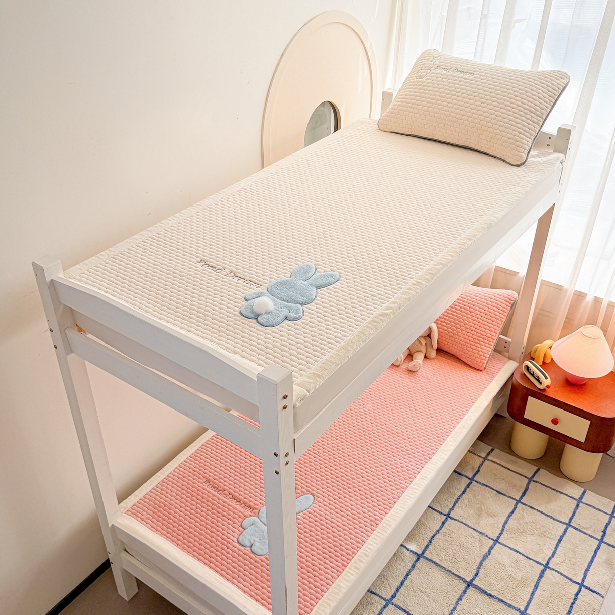 91家纺网 家纺一手货源 找家纺 （总）爱思凯家纺 2025新款新棉绒床褥-许愿兔（学生款）