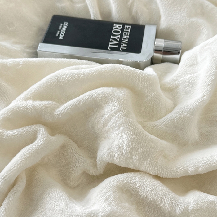 91家纺网 家纺一手货源 找家纺 好阁家纺 2025新款极简小香风雕花牛奶绒黑边四件套-风格二 维多利亚