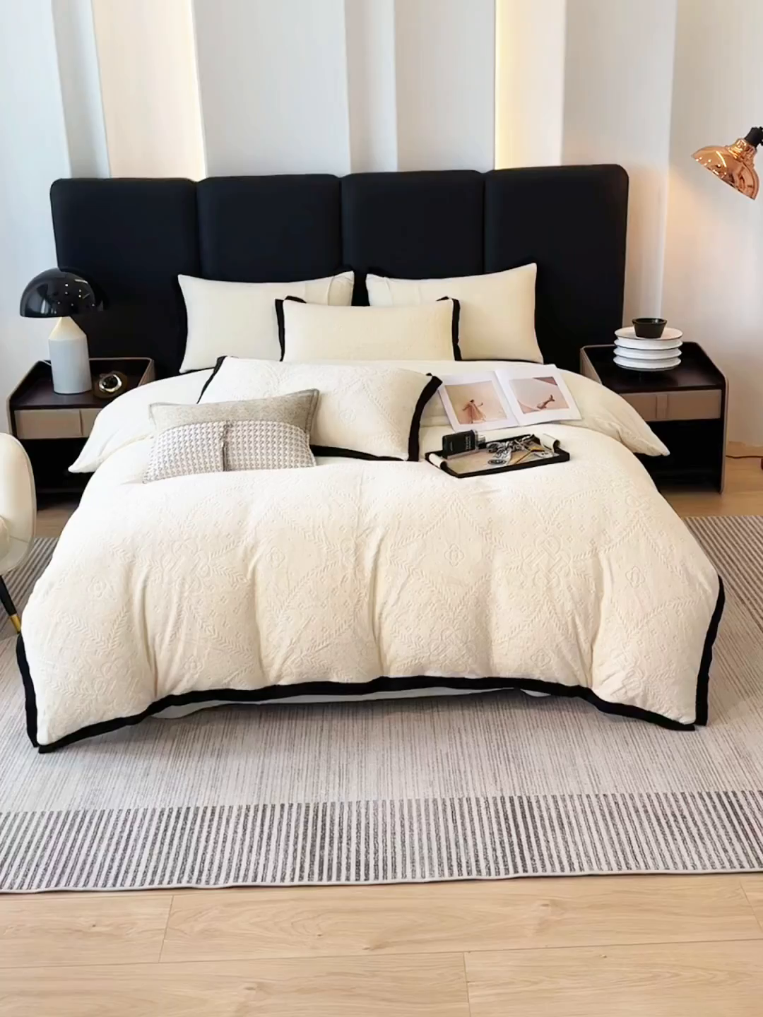 91家纺网 家纺一手货源 找家纺 好阁家纺 2025新款极简小香风雕花牛奶绒黑边四件套-风格二 维多利亚