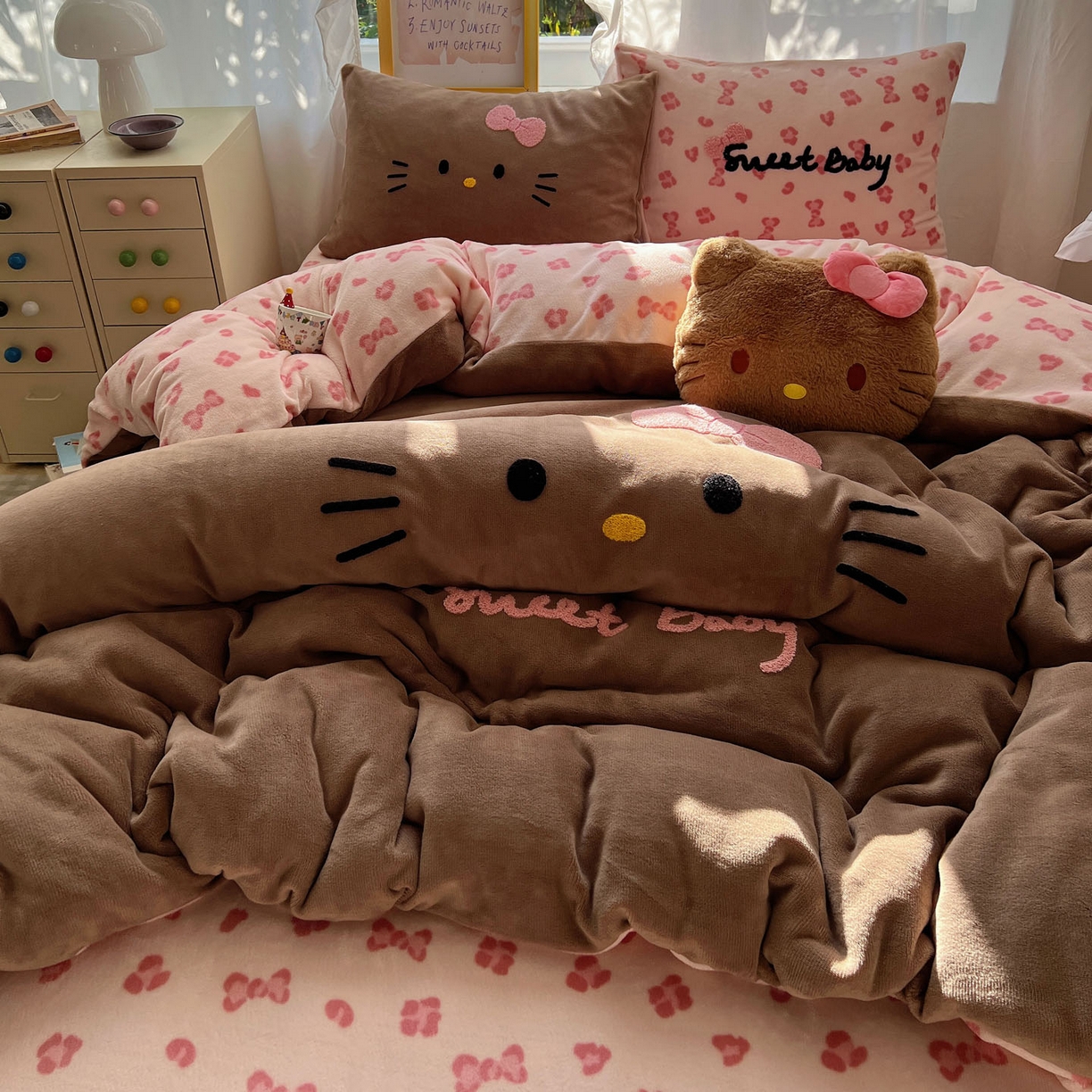 91家纺网 家纺一手货源 找家纺 （总）桃喜 2025新款牛奶绒猫咪毛巾绣系列四件套-系列二