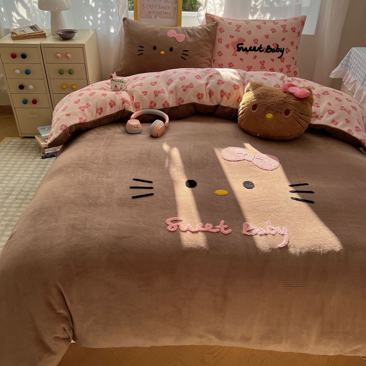 91家纺网 家纺一手货源 找家纺 （总）桃喜 2025新款牛奶绒猫咪毛巾绣系列四件套-系列二