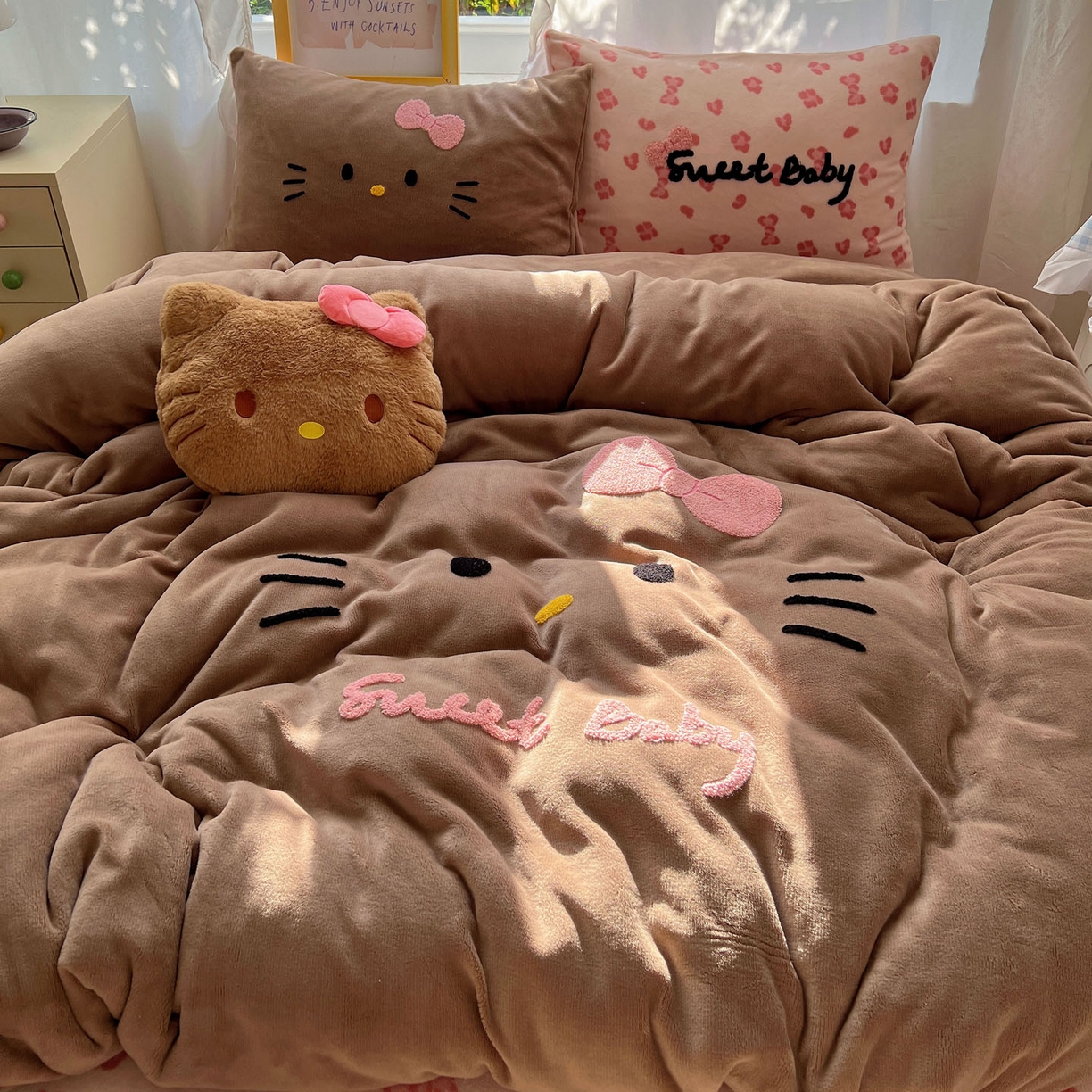 91家纺网 家纺一手货源 找家纺 桃喜 2025新款牛奶绒猫咪毛巾绣系列四件套-系列二 黑皮猫猫