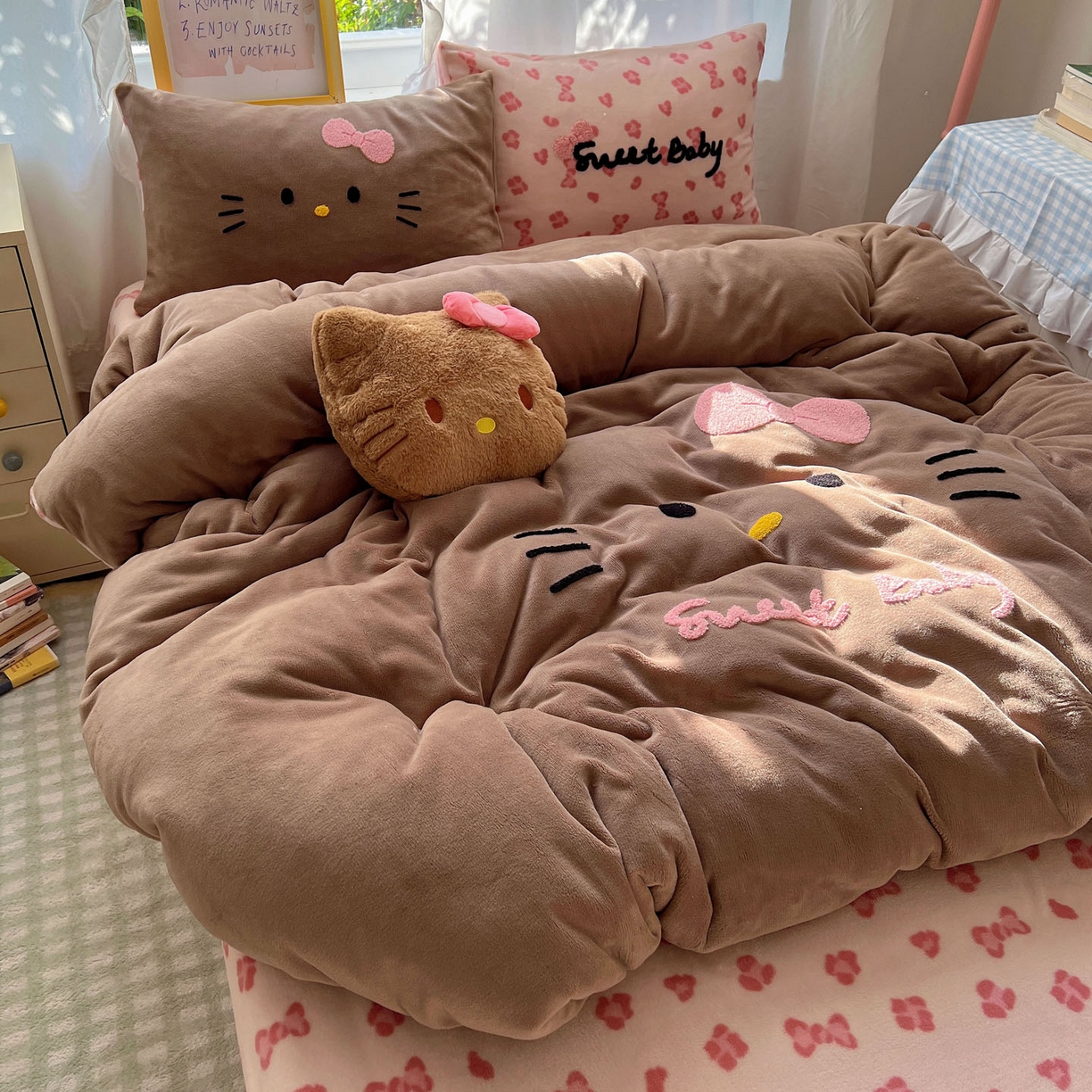 91家纺网 家纺一手货源 找家纺 桃喜 2025新款牛奶绒猫咪毛巾绣系列四件套-系列二 黑皮猫猫