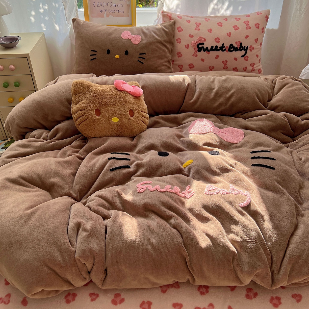 91家纺网 家纺一手货源 找家纺 桃喜 2025新款牛奶绒猫咪毛巾绣系列四件套-系列二 黑皮猫猫