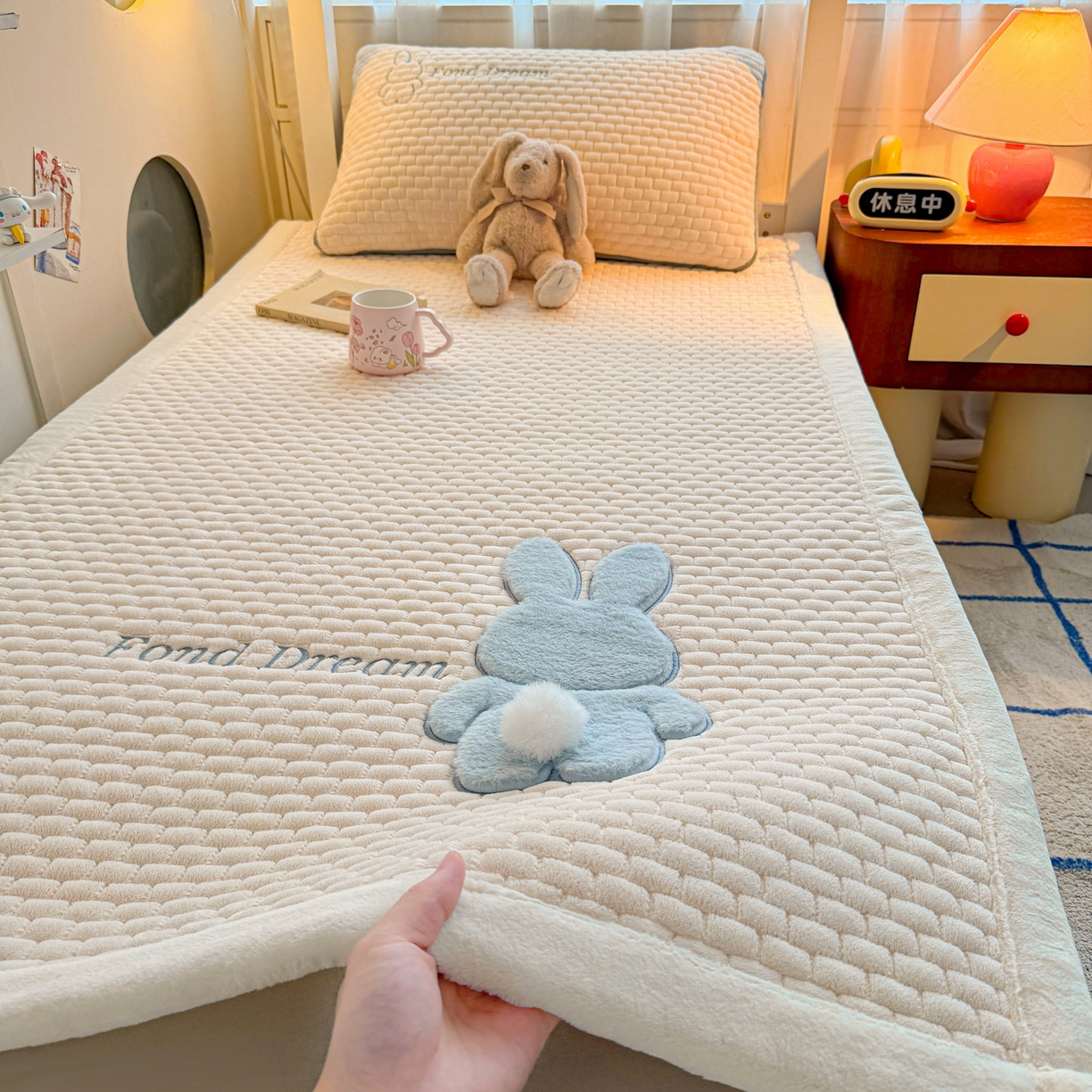 91家纺网 家纺一手货源 找家纺 （总）爱思凯家纺 2025新款新棉绒床褥-许愿兔（学生款）