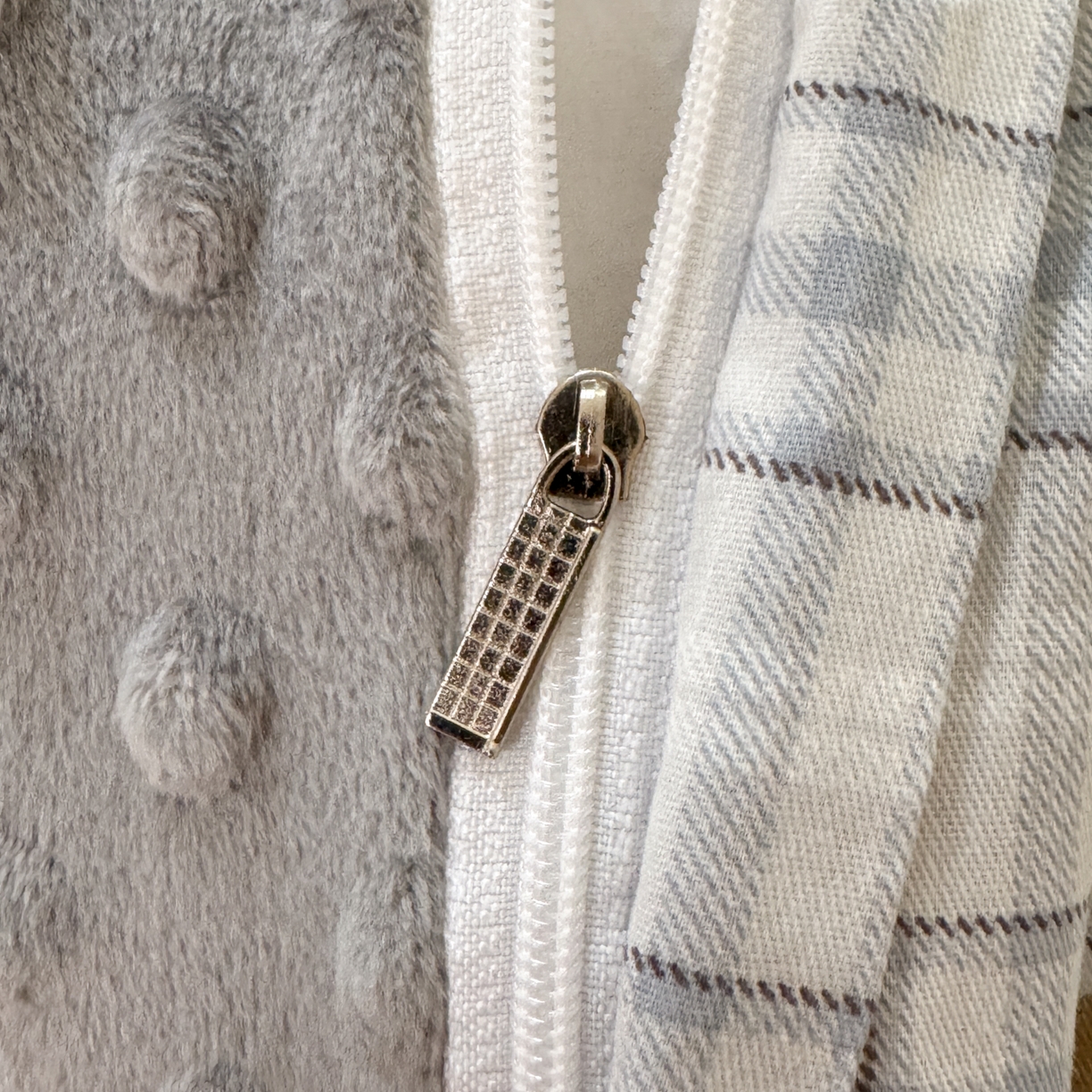 91家纺网 家纺一手货源 找家纺 雯雨家纺 2025新款ab版全棉豆豆绒婴儿绒牛奶绒单被套被罩单件 冰格维尼-兰