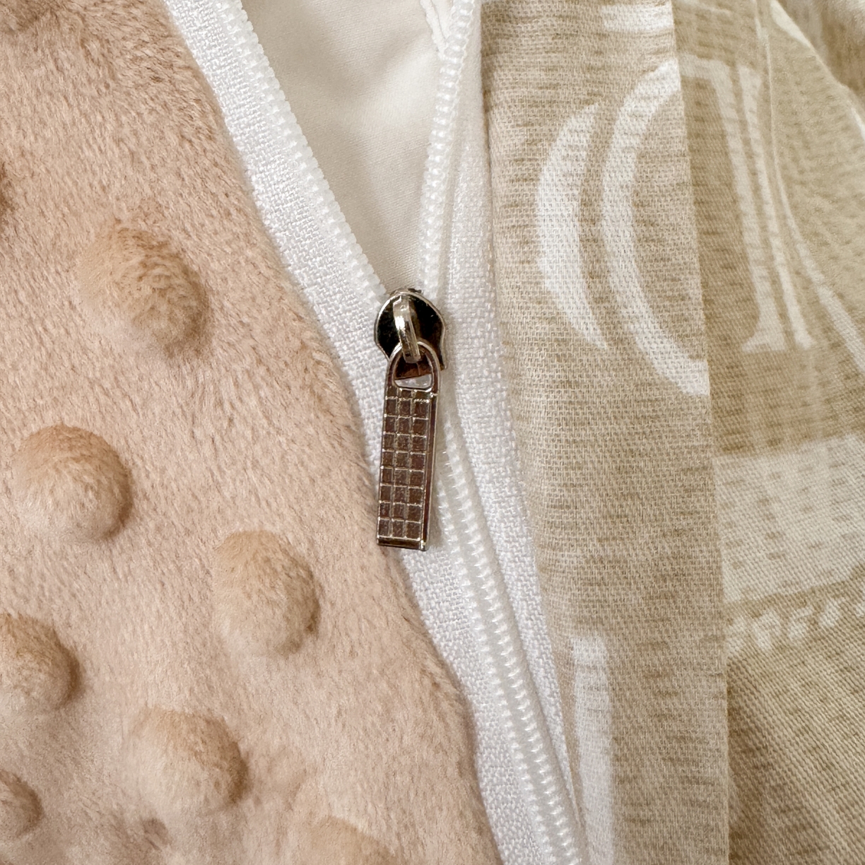 91家纺网 家纺一手货源 找家纺 雯雨家纺 2025新款ab版全棉豆豆绒婴儿绒牛奶绒单被套被罩单件 拉布兔兔