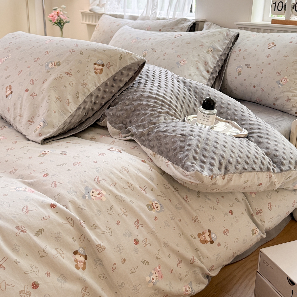 91家纺网 家纺一手货源 找家纺 雯雨家纺 2025新款ab版全棉豆豆绒婴儿绒牛奶绒单被套被罩单件 蘑菇风车