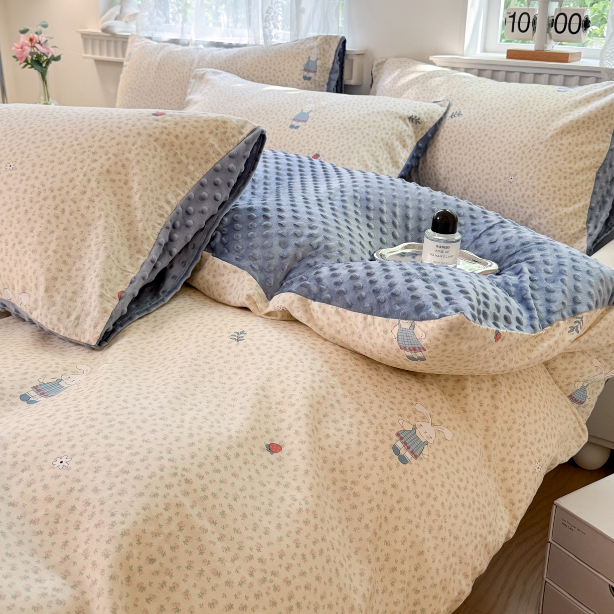 91家纺网 家纺一手货源 找家纺 雯雨家纺 2025新款ab版全棉豆豆绒婴儿绒牛奶绒单被套被罩单件 奶乎兔兔-米