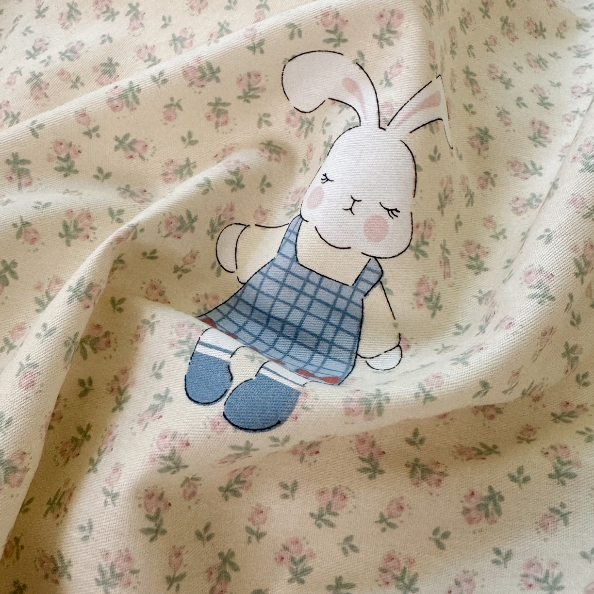 91家纺网 家纺一手货源 找家纺 雯雨家纺 2025新款ab版全棉豆豆绒婴儿绒牛奶绒单被套被罩单件 奶乎兔兔-米