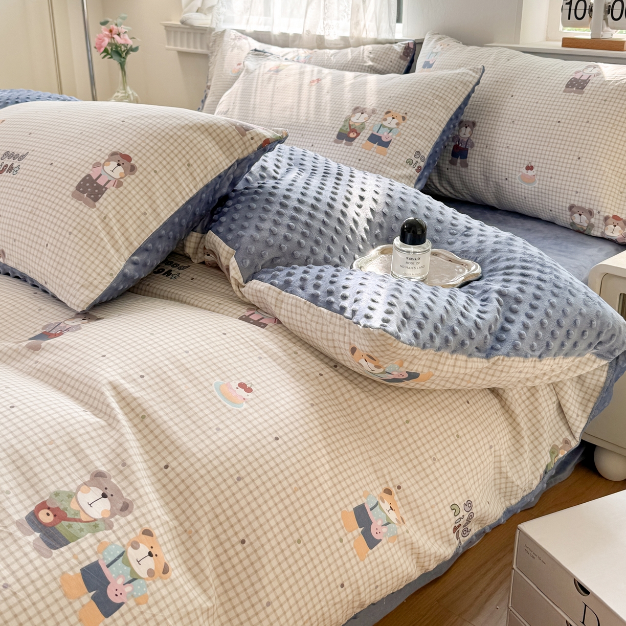 91家纺网 家纺一手货源 找家纺 雯雨家纺 2025新款ab版全棉豆豆绒婴儿绒牛奶绒单被套被罩单件 小熊系铃