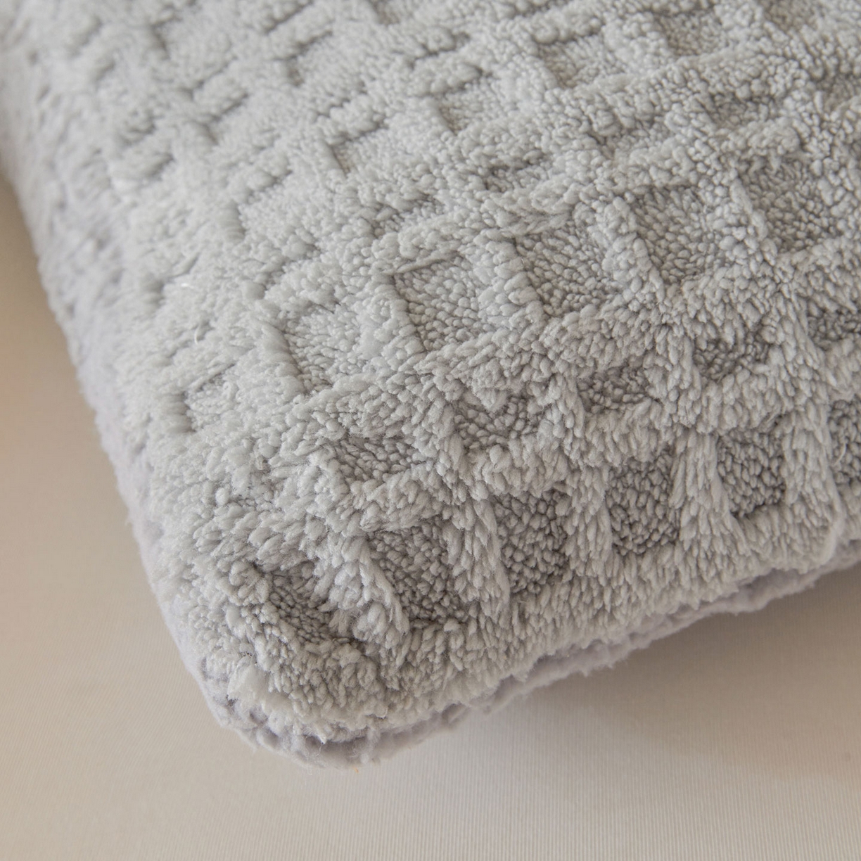 91家纺网 家纺一手货源 找家纺 美梦里 2025新款华夫格舒棉绒冬被被子被芯 舒棉绒华夫格冬被-暖灰