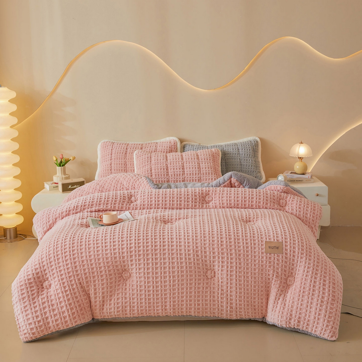 91家纺网 家纺一手货源 找家纺 美梦里 2025新款华夫格舒棉绒冬被被子被芯 舒棉绒华夫格冬被-柔粉