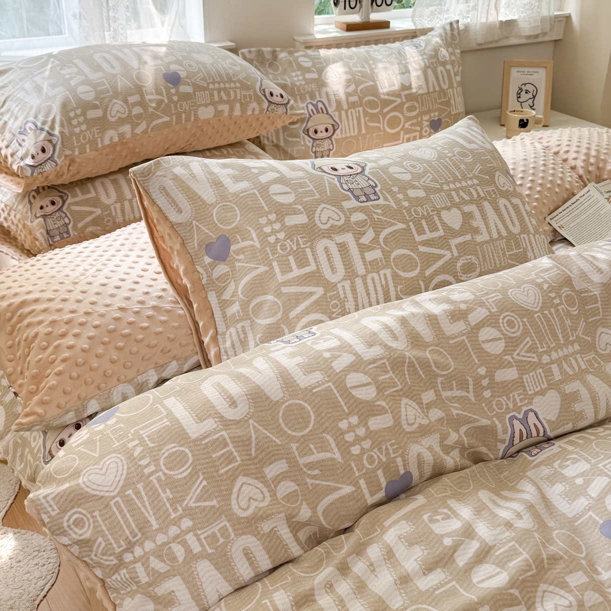 91家纺网 家纺一手货源 找家纺 雯雨家纺 2025新款ab版全棉豆豆绒婴儿绒牛奶绒四件套 拉布兔兔