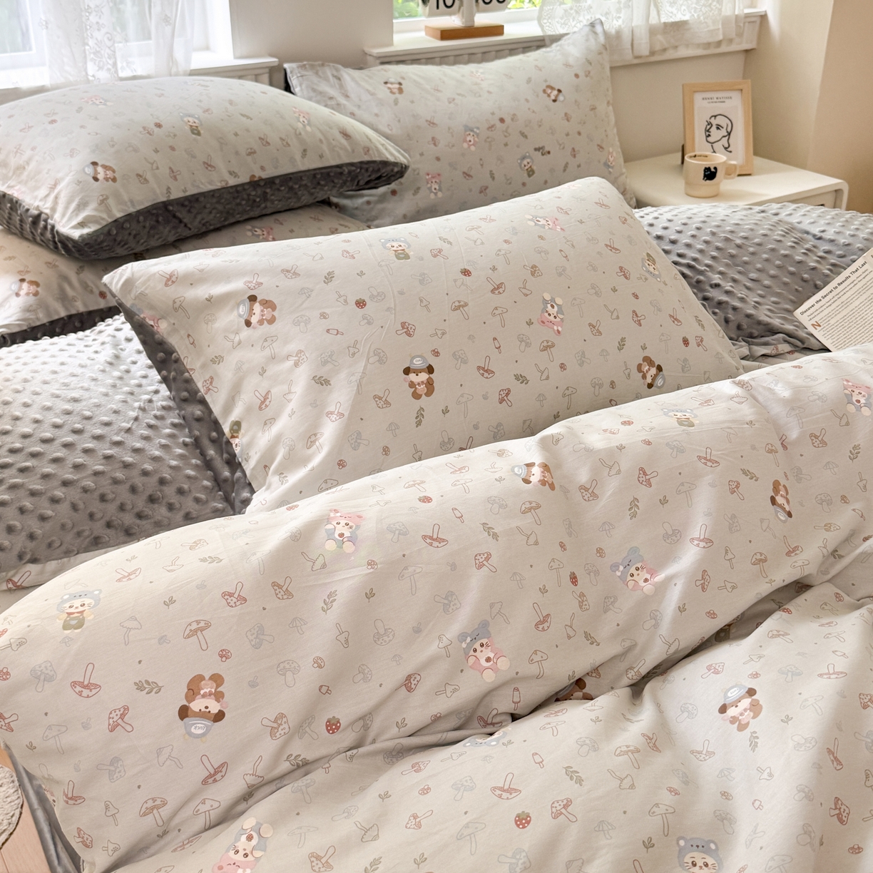 91家纺网 家纺一手货源 找家纺 雯雨家纺 2025新款ab版全棉豆豆绒婴儿绒牛奶绒四件套 蘑菇风车