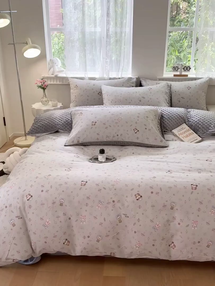 91家纺网 家纺一手货源 找家纺 雯雨家纺 2025新款ab版全棉豆豆绒婴儿绒牛奶绒四件套 蘑菇风车