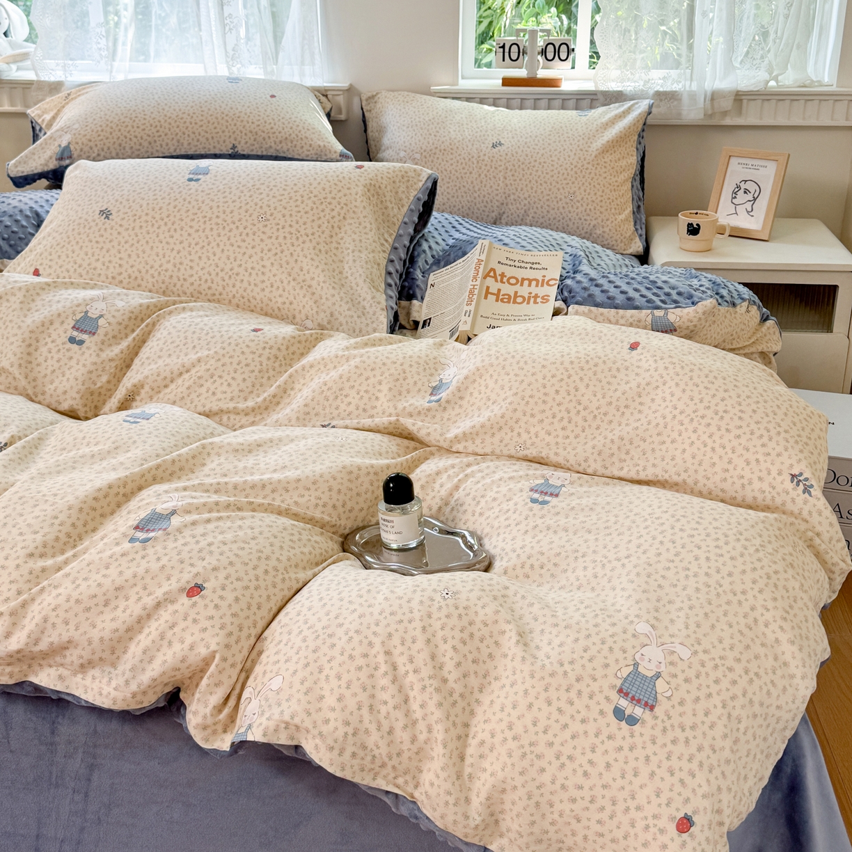 91家纺网 家纺一手货源 找家纺 雯雨家纺 2025新款ab版全棉豆豆绒婴儿绒牛奶绒四件套 奶乎兔兔-米