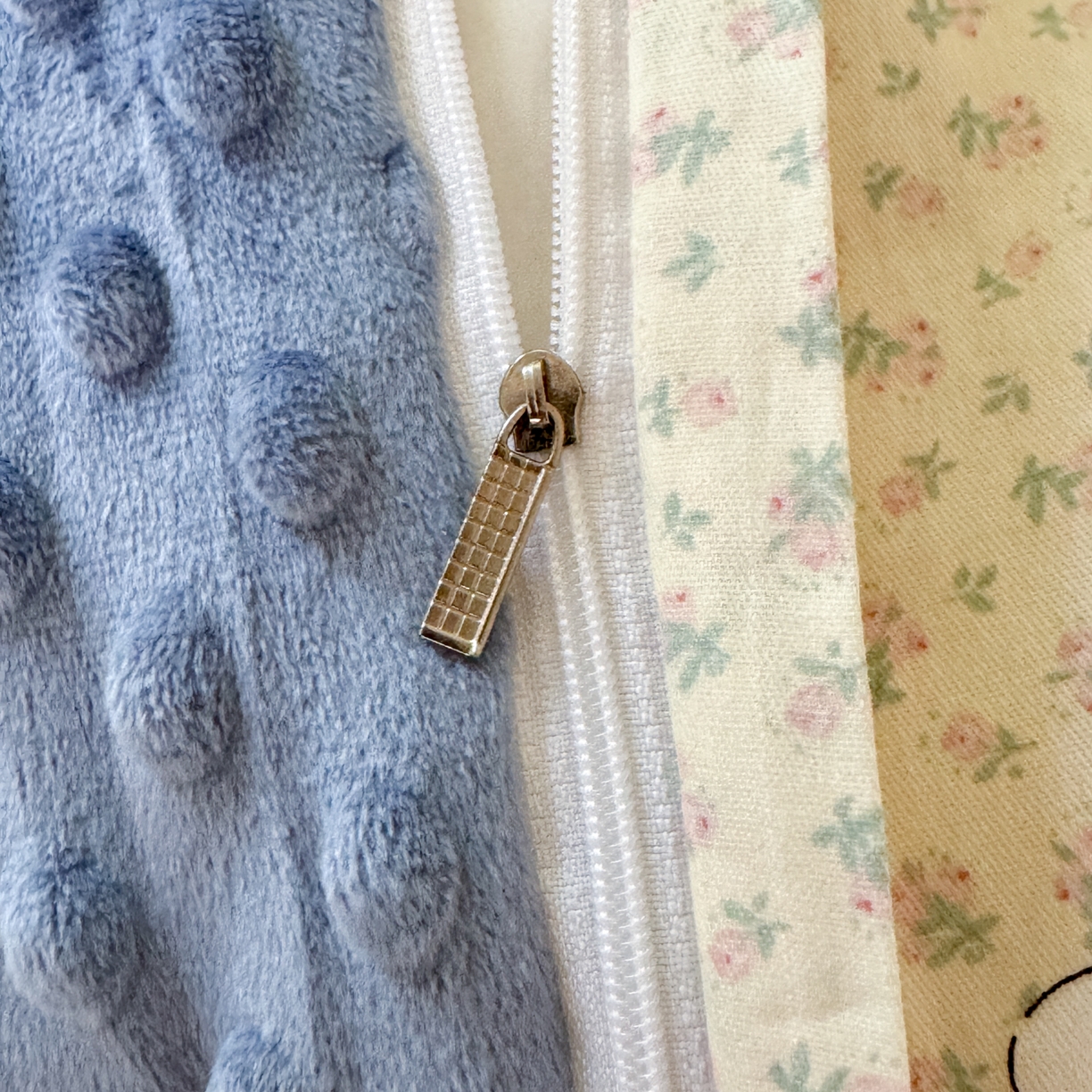 91家纺网 家纺一手货源 找家纺 雯雨家纺 2025新款ab版全棉豆豆绒婴儿绒牛奶绒四件套 奶乎兔兔-米