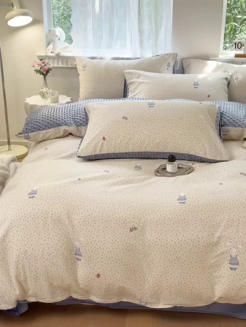 91家纺网 家纺一手货源 找家纺 雯雨家纺 2025新款ab版全棉豆豆绒婴儿绒牛奶绒四件套 奶乎兔兔-米