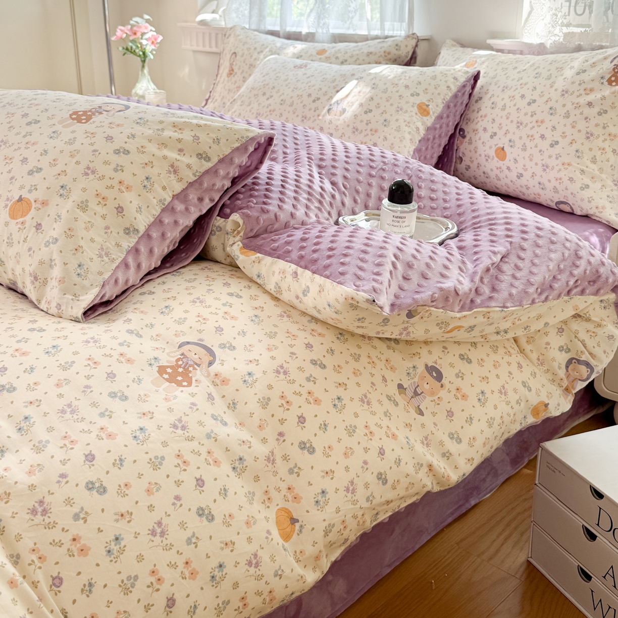 91家纺网 家纺一手货源 找家纺 雯雨家纺 2025新款ab版全棉豆豆绒婴儿绒牛奶绒四件套 碎花兔熊