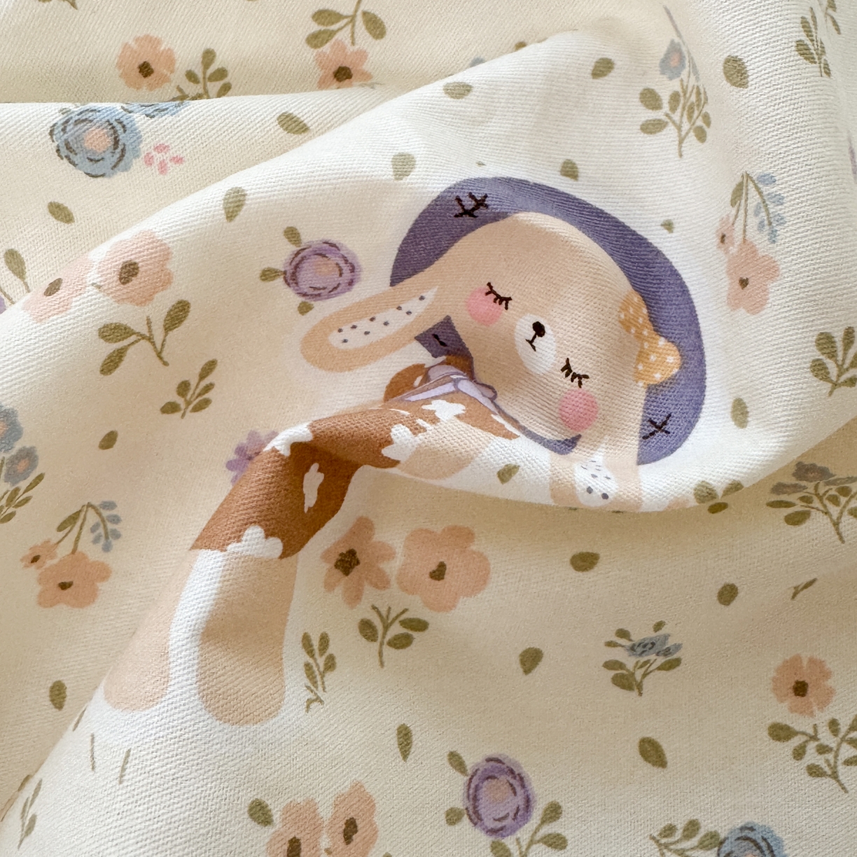 91家纺网 家纺一手货源 找家纺 雯雨家纺 2025新款ab版全棉豆豆绒婴儿绒牛奶绒四件套 碎花兔熊