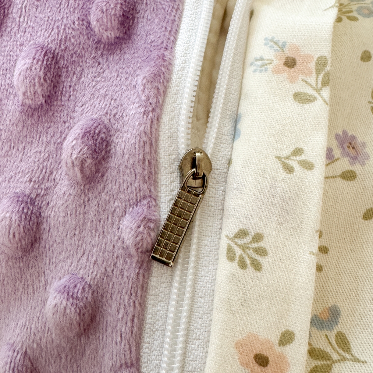 91家纺网 家纺一手货源 找家纺 雯雨家纺 2025新款ab版全棉豆豆绒婴儿绒牛奶绒四件套 碎花兔熊